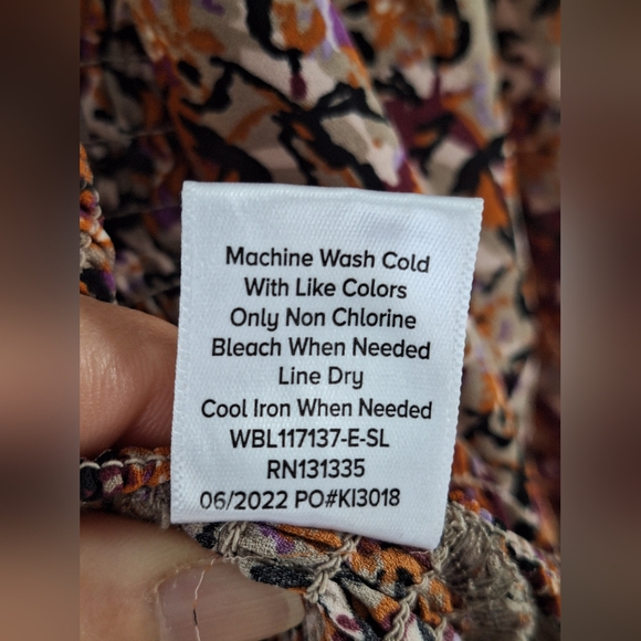 EVEREVE Margaret Floral Smocked Blouse Sz Small - Picture 13 of 13